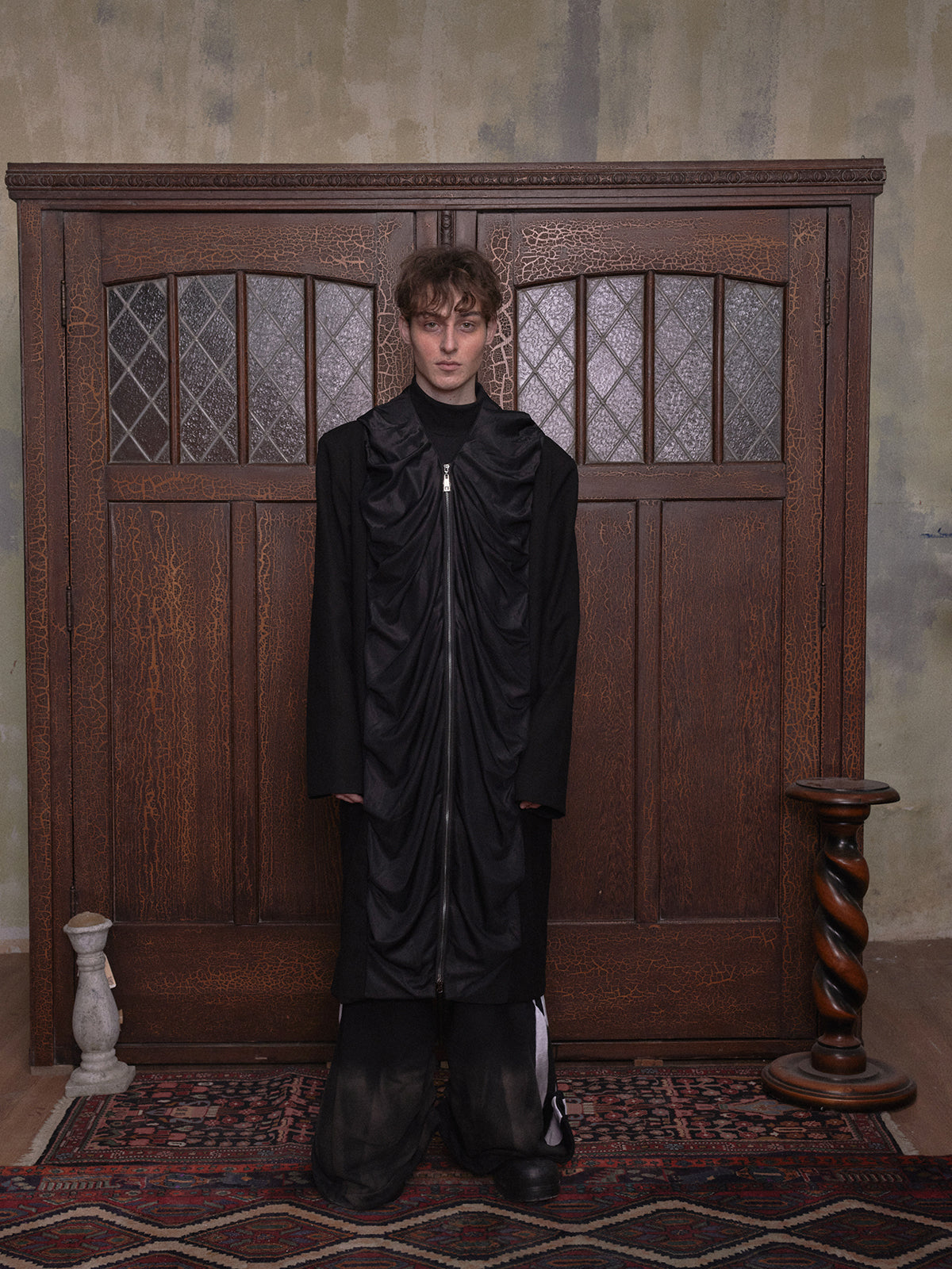 Wrinkled hooded extended windbreaker