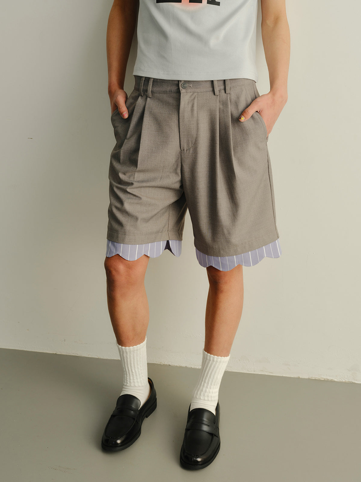 Arrow pants with ruffled edges, suit shorts