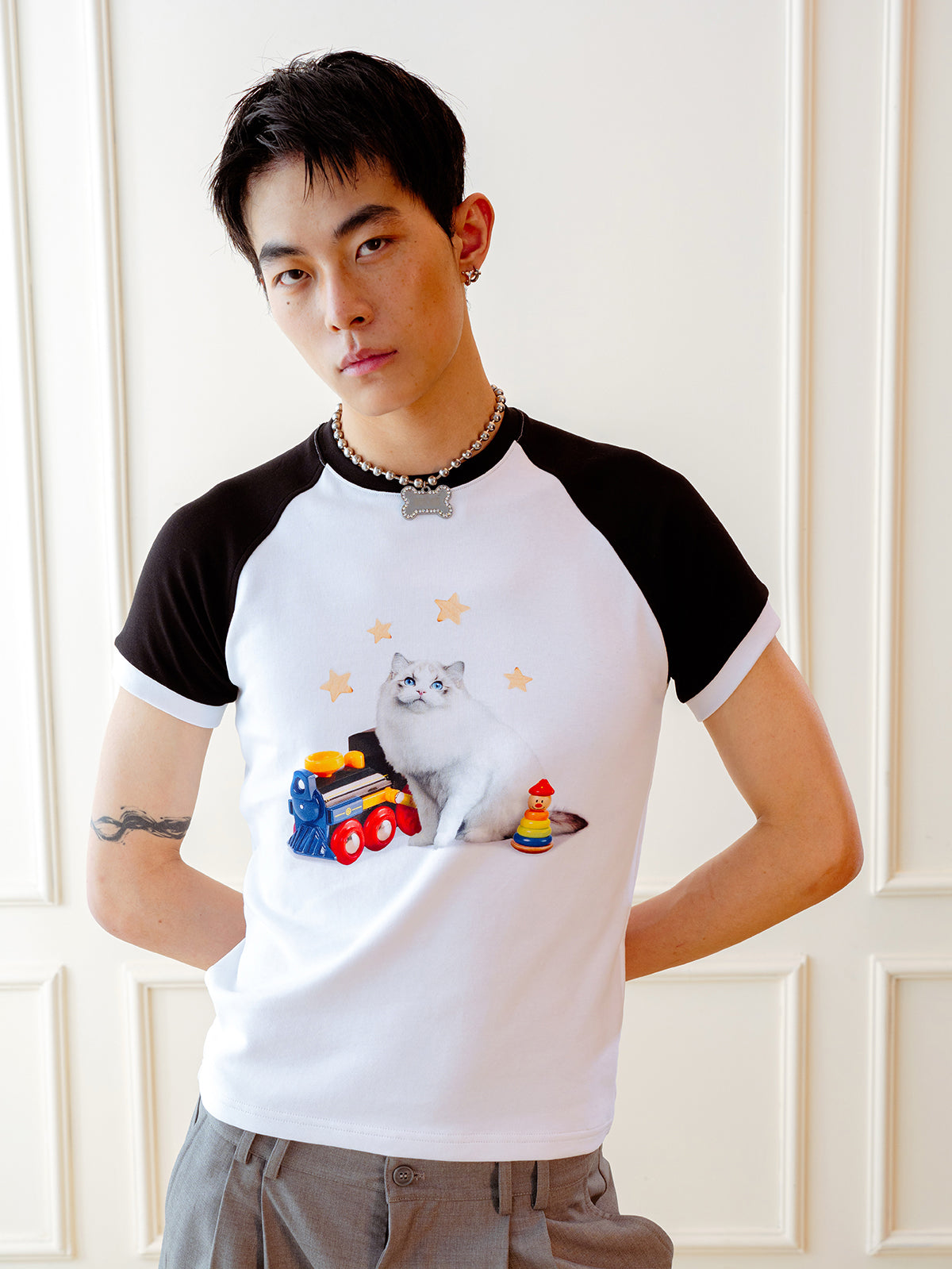 Kitten building block shoulder T-shirt
