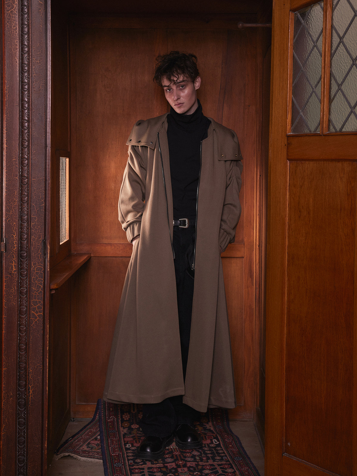 Hooded cloak pleated long windbreaker