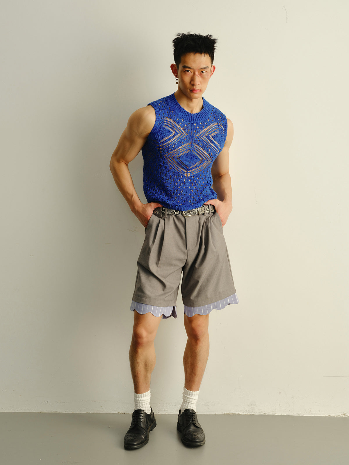 Hollow out sleeveless knitted sweater