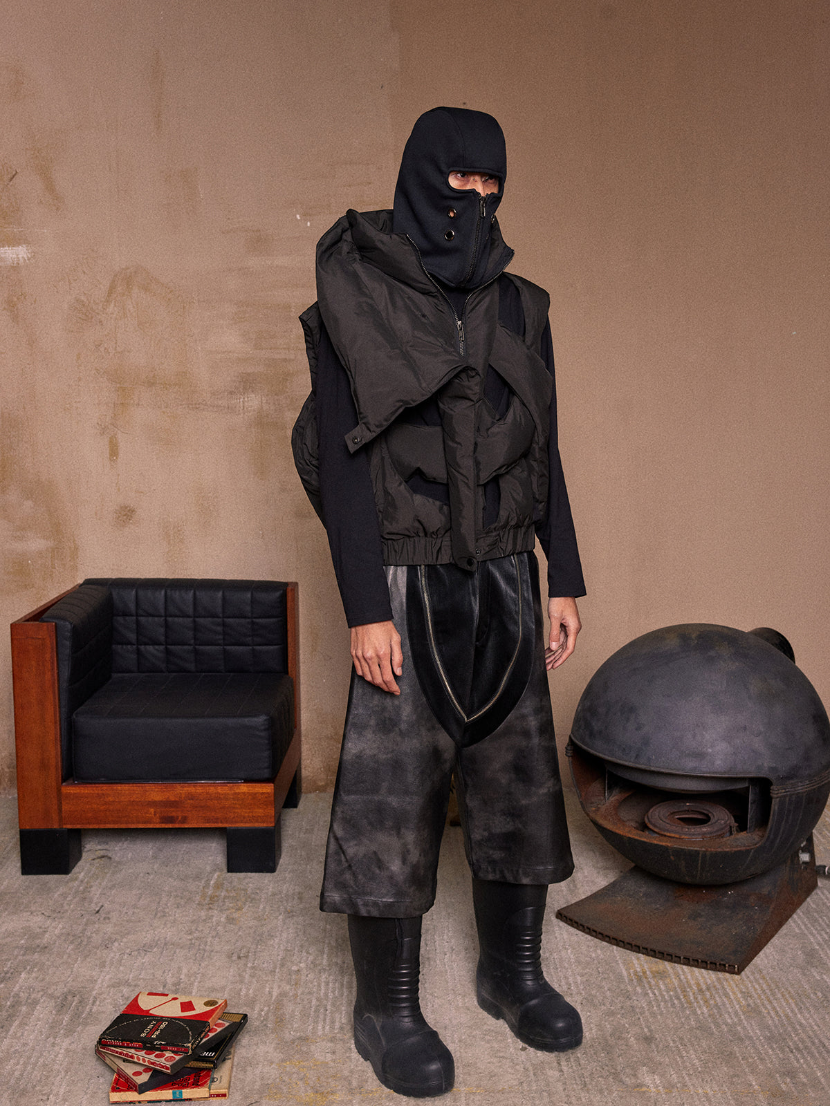 Hollow out dark cross cotton vest