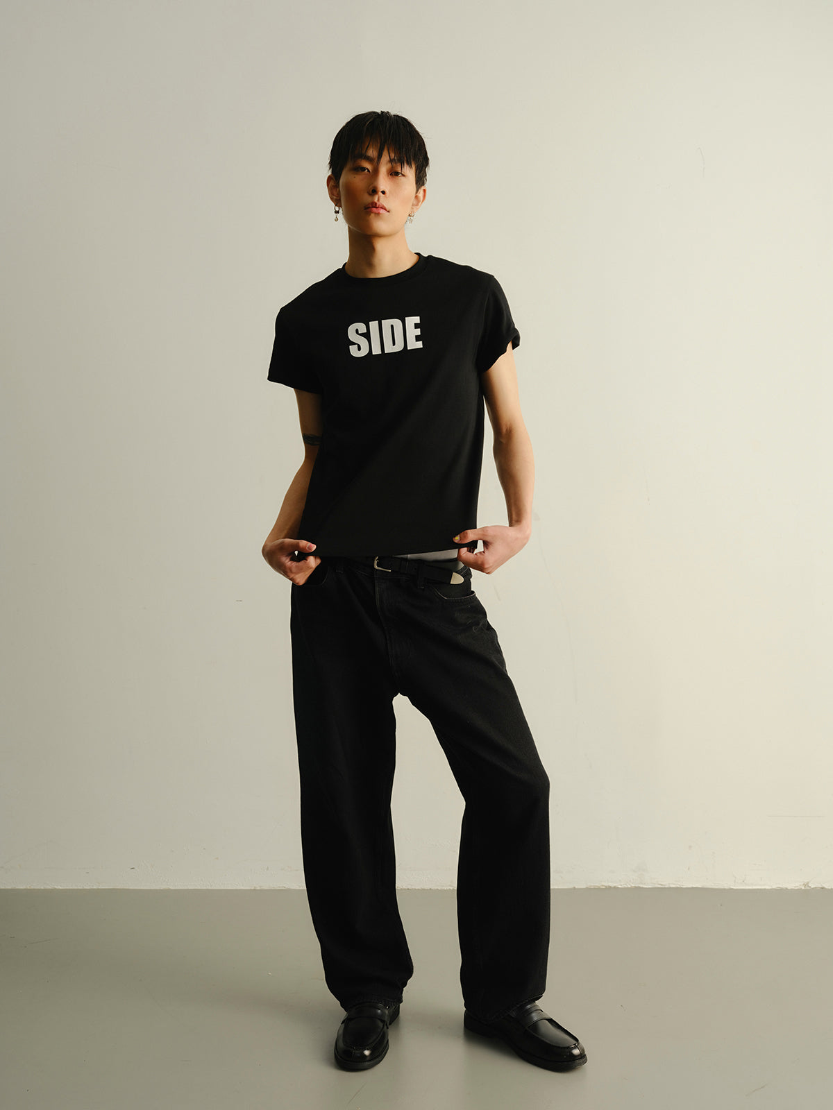 Black and white short sleeved T-shirt