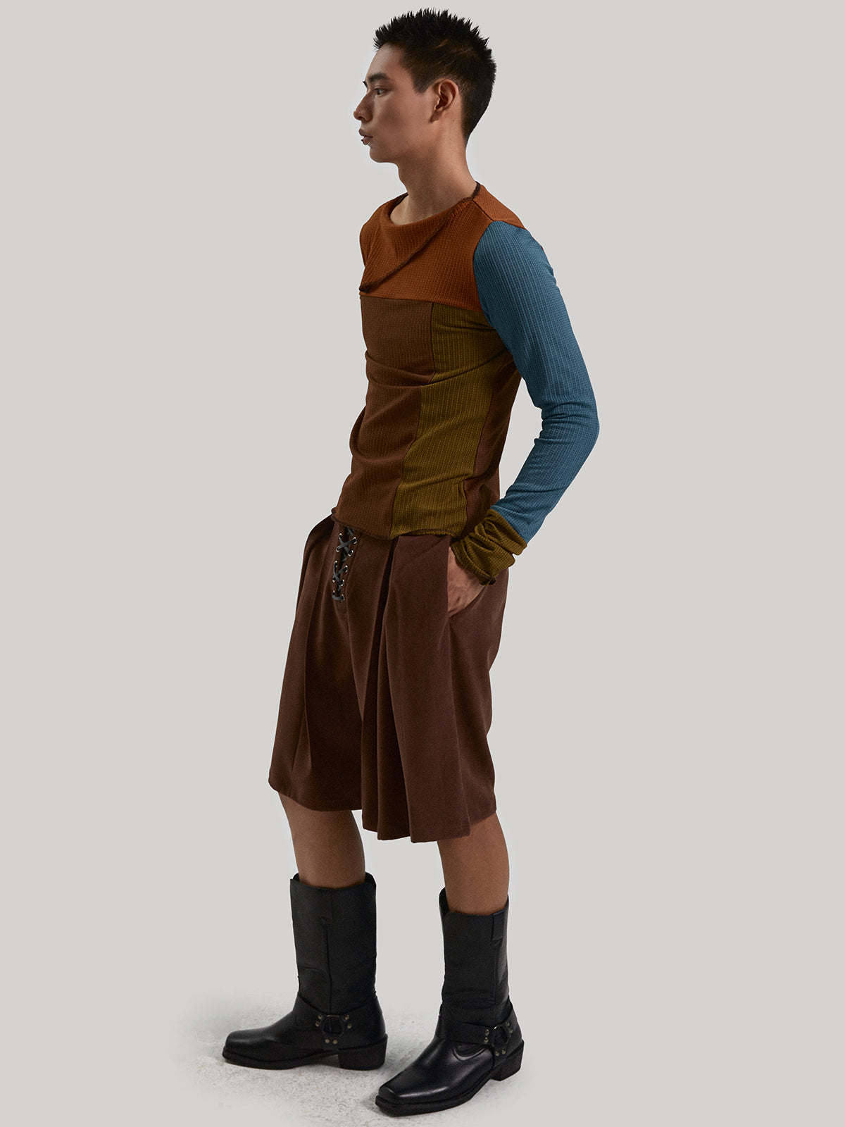 Splicing retro triangle neck tight top