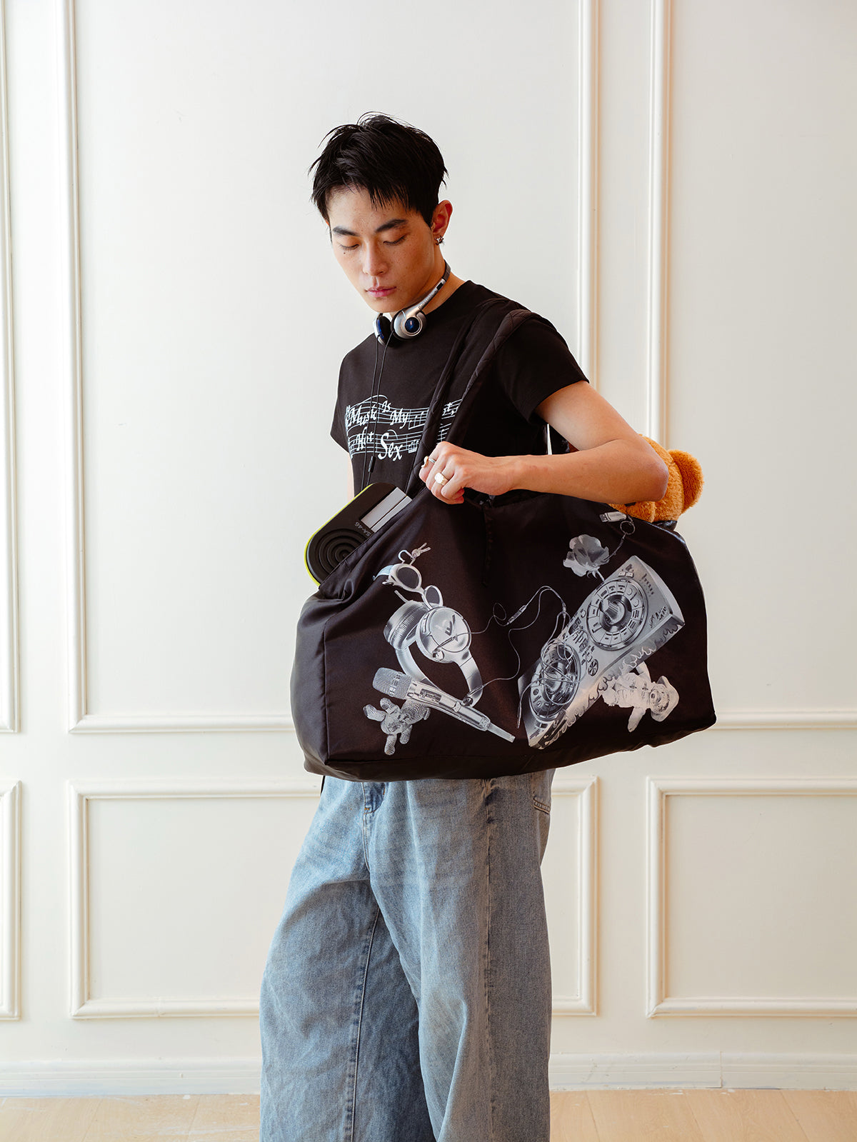 Axis black and white  bag