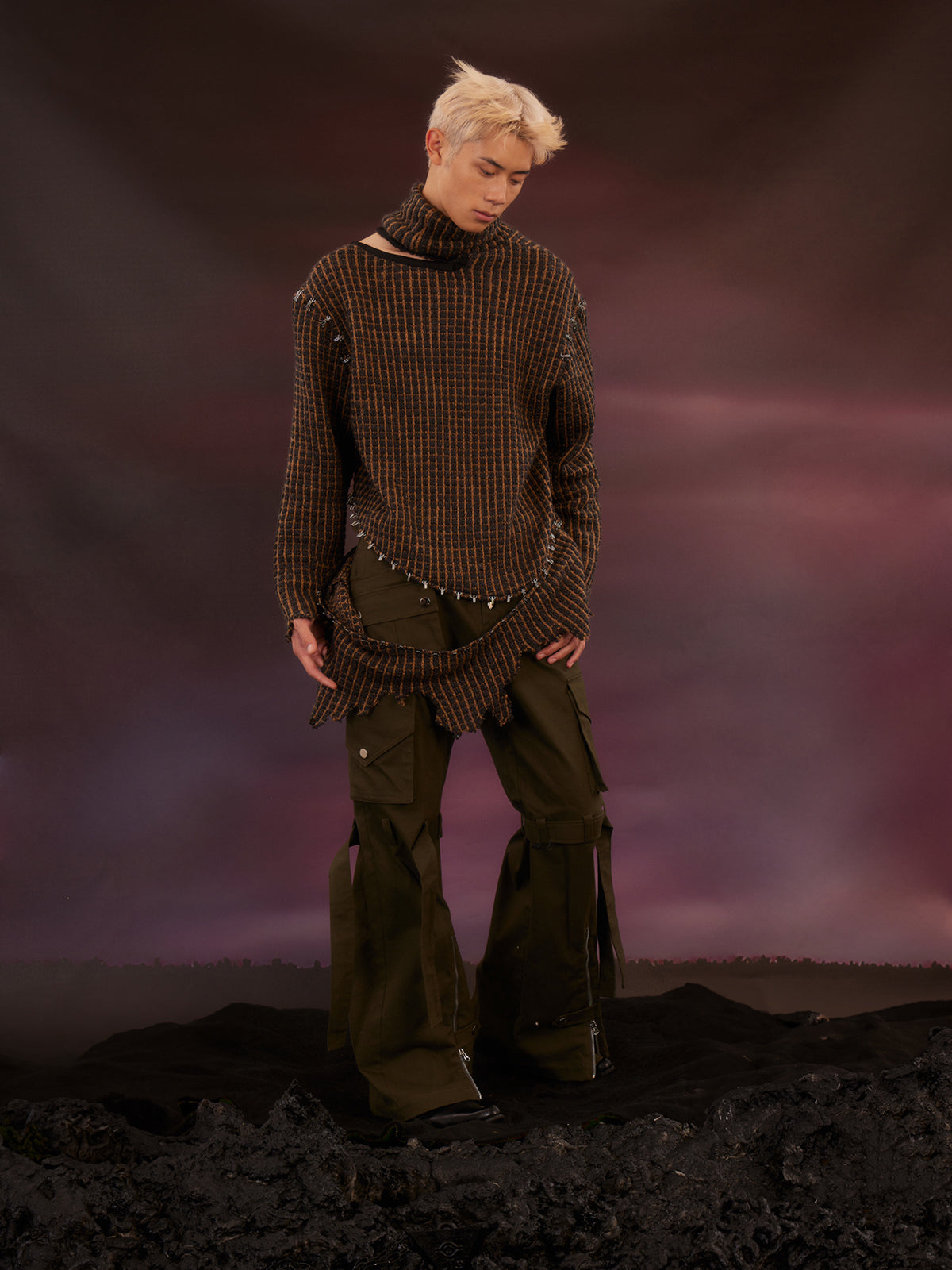 Split edge hook silhouette sweater