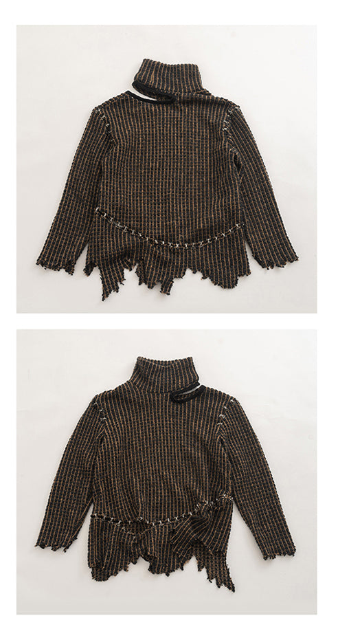 Split edge hook silhouette sweater