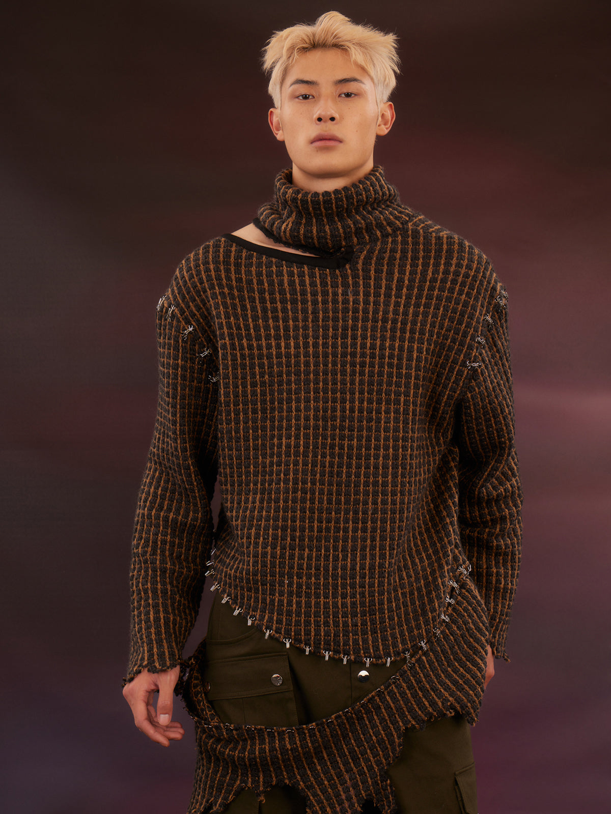 Split edge hook silhouette sweater