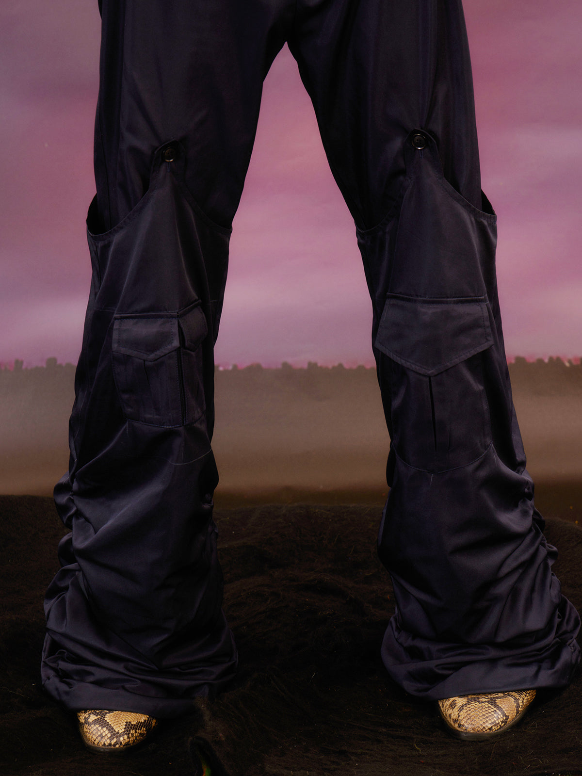 Blue outdoor pleated pants