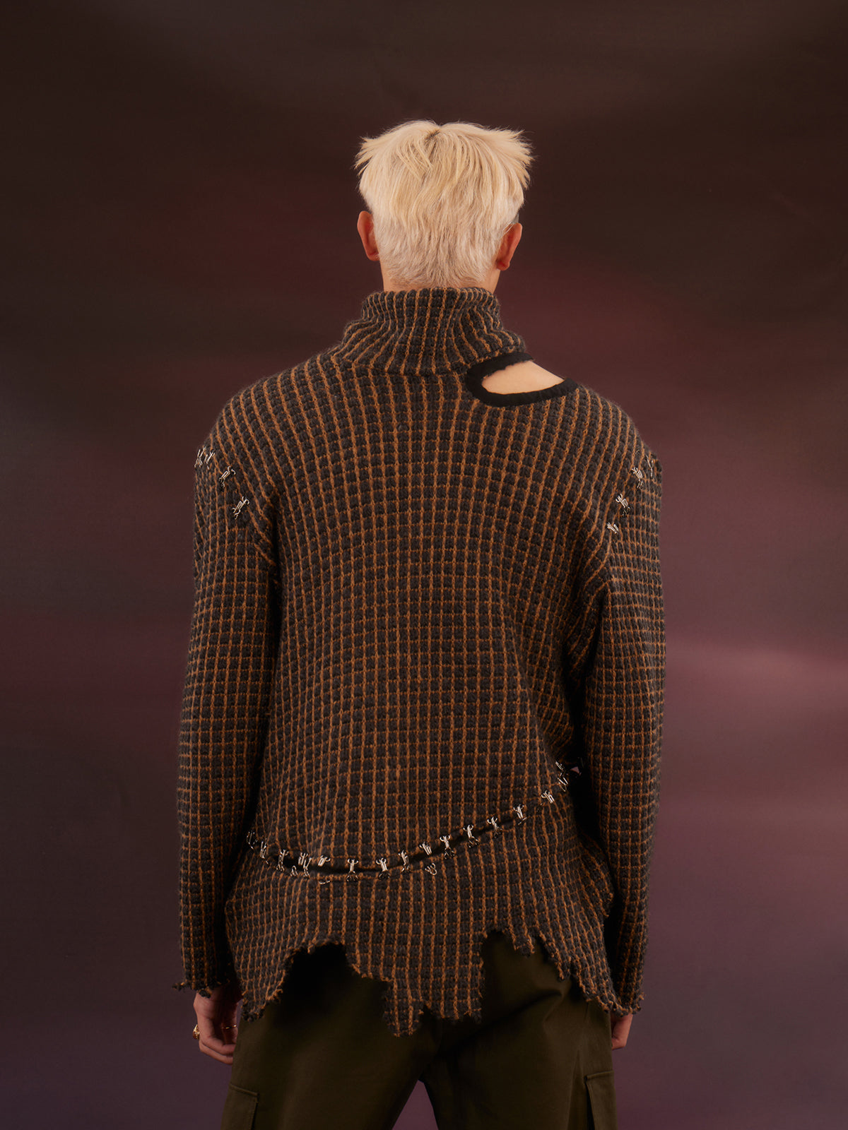 Split edge hook silhouette sweater