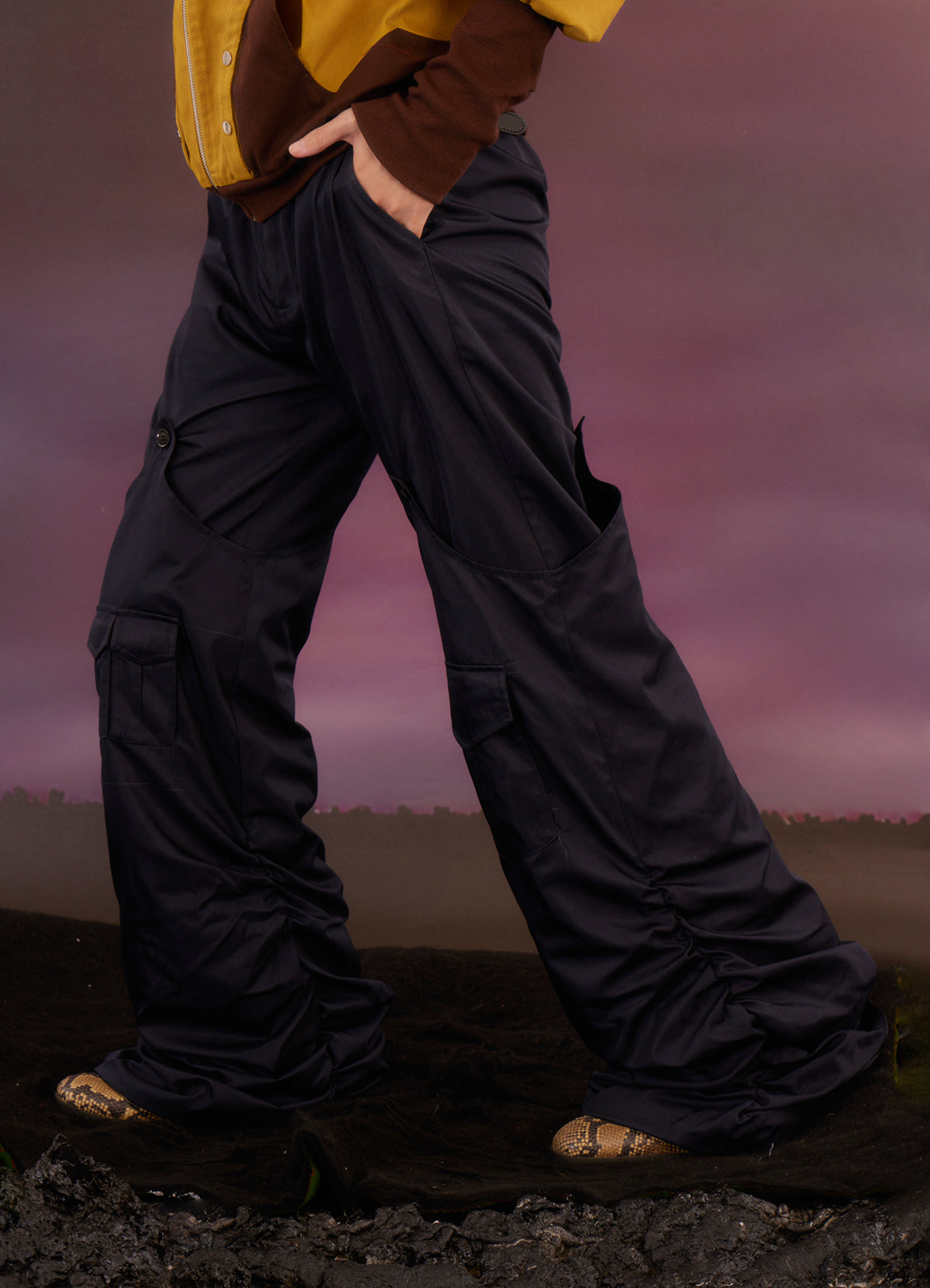Blue outdoor pleated pants