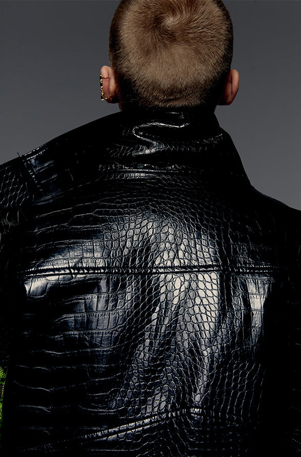 Silhouette wide shoulder vest