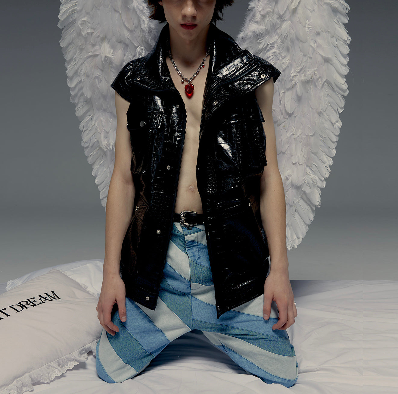 Silhouette wide shoulder vest