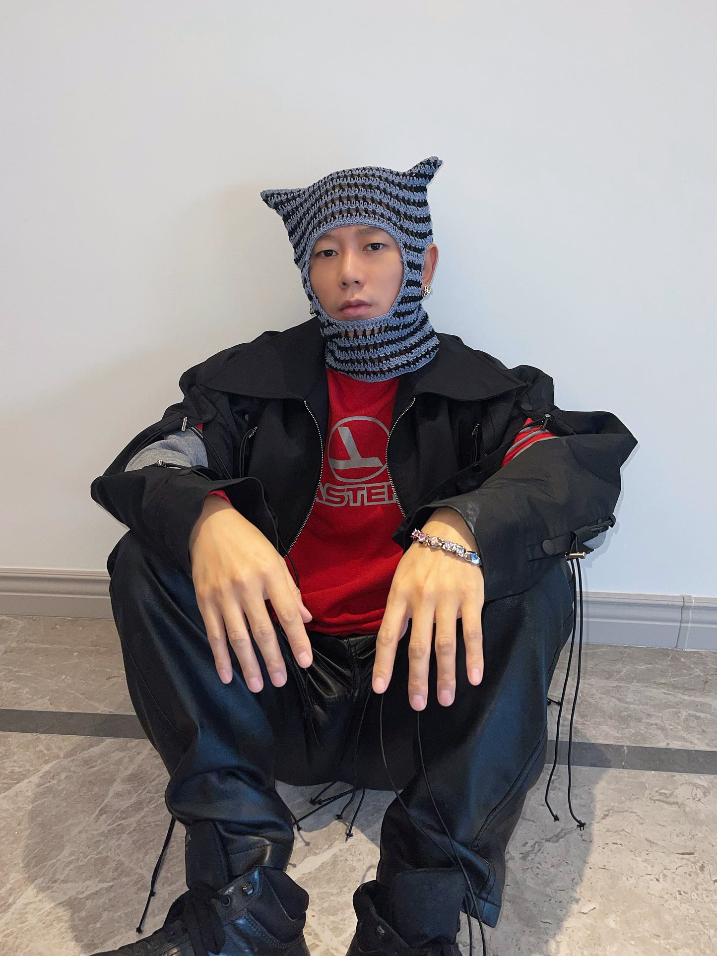 Hand woven hollow wool cap