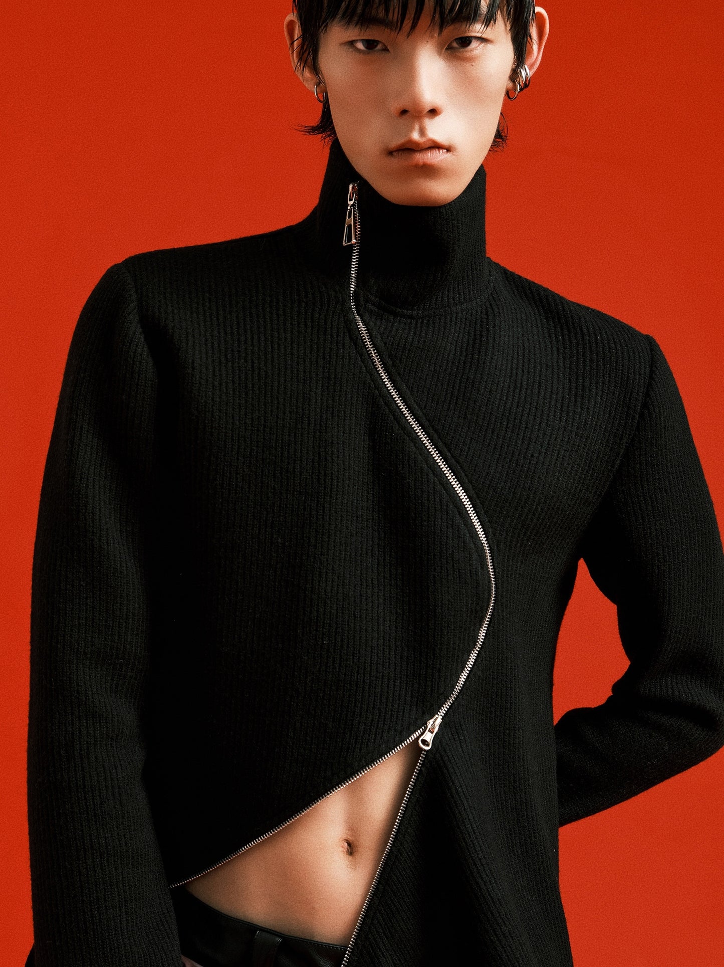 Curve zipper sweater