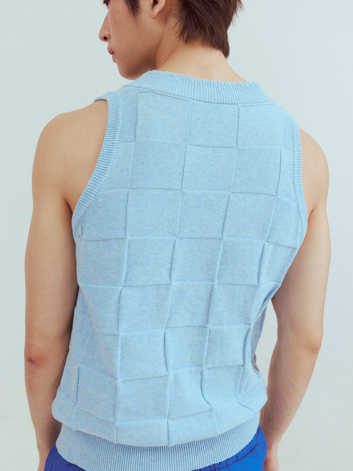 Checkered lace V-neck sleeveless knitted shirt