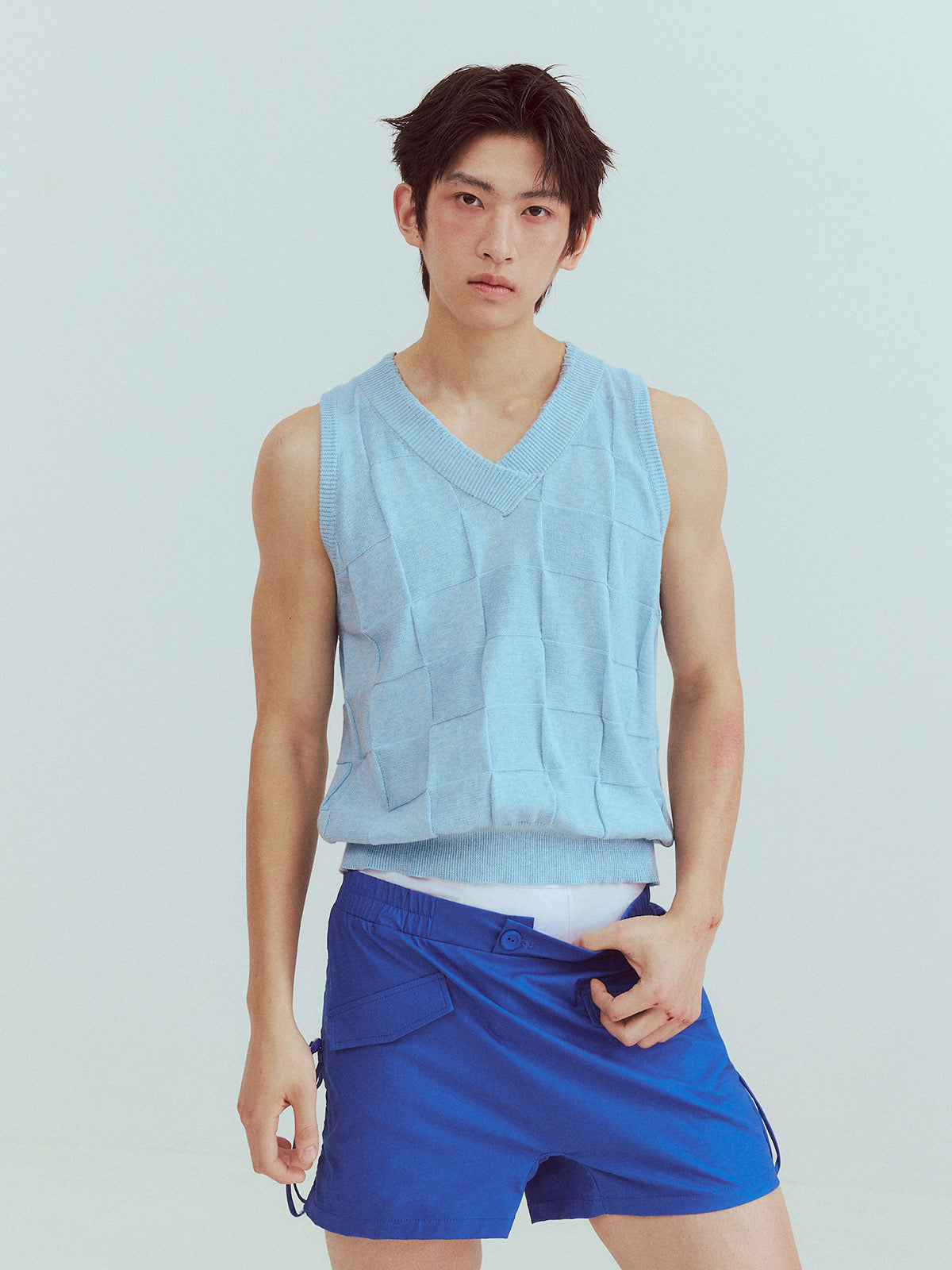 Checkered lace V-neck sleeveless knitted shirt