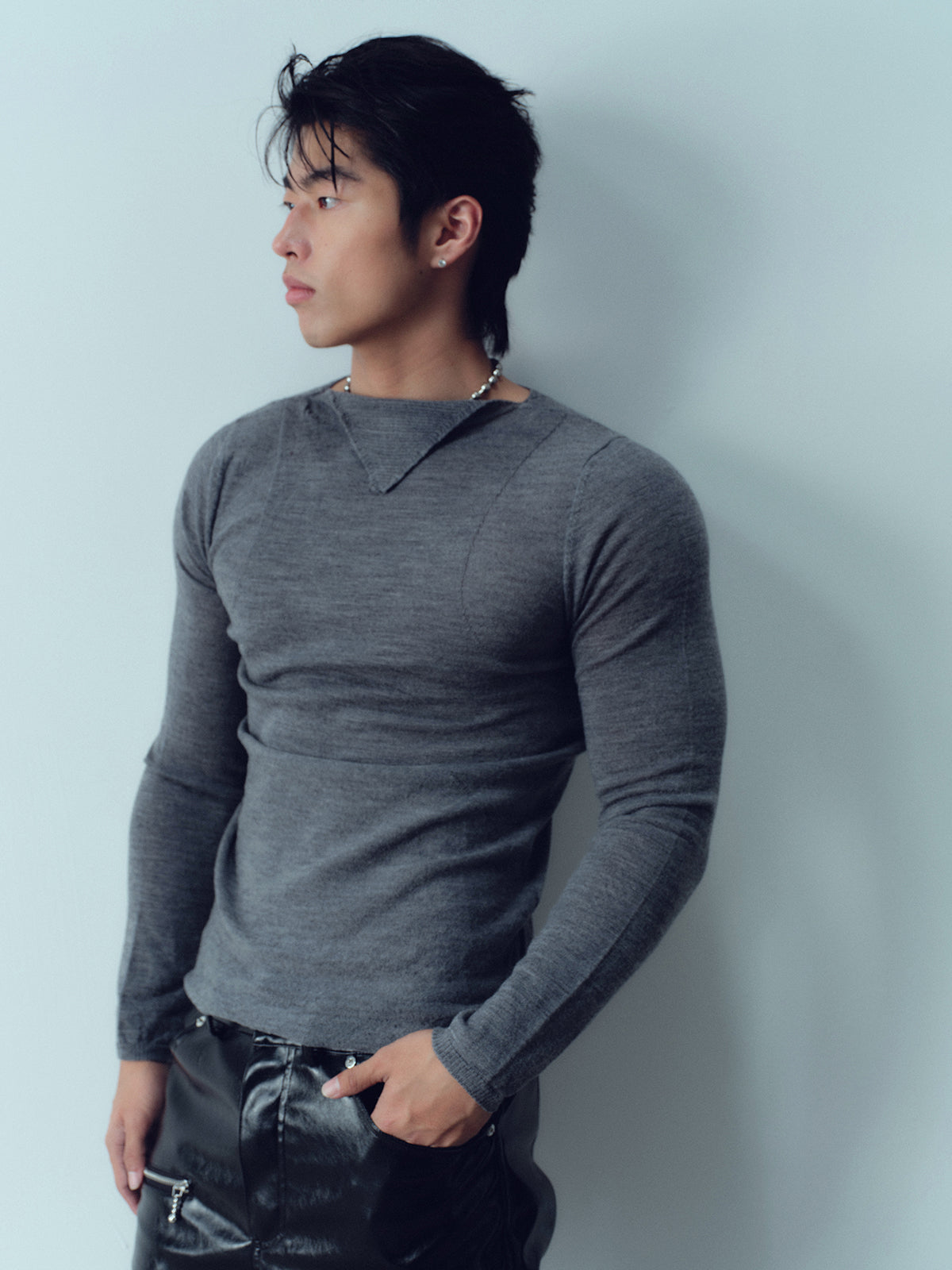 Triangle neck slim fit pure wool two-color top