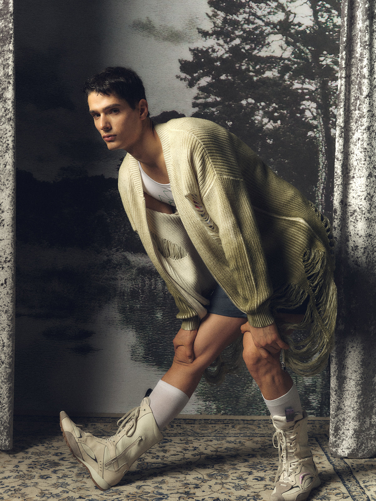 Gradient two-color ripped sweater