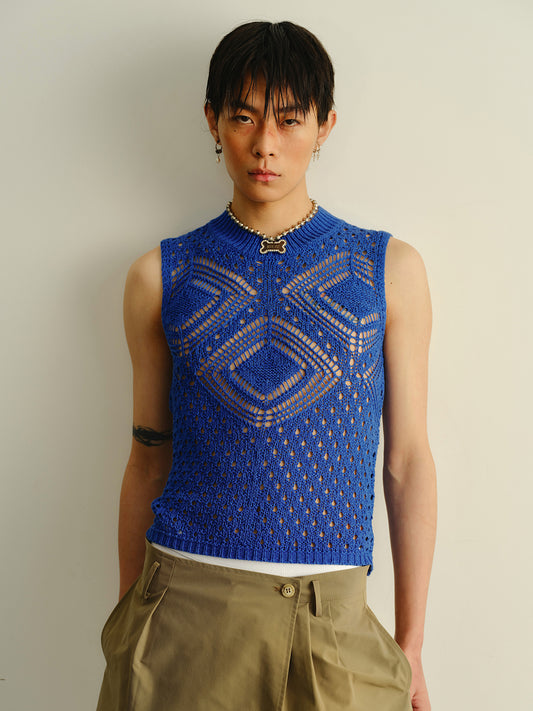 Hollow out sleeveless knitted sweater