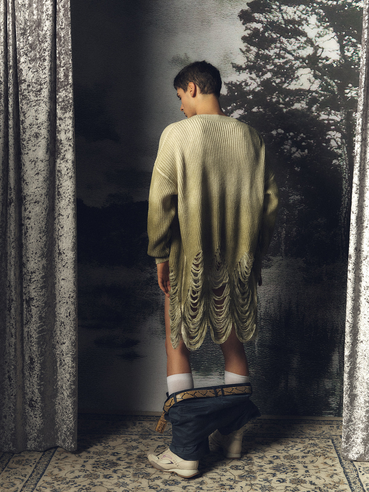 Gradient two-color ripped sweater