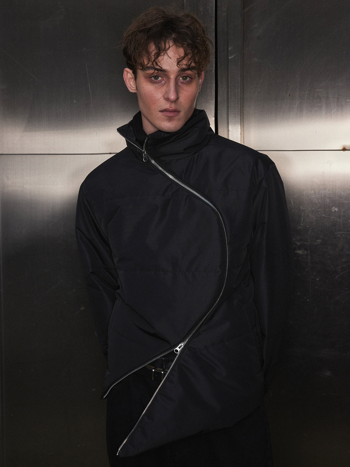 Black S-shaped zipper cotton jacket