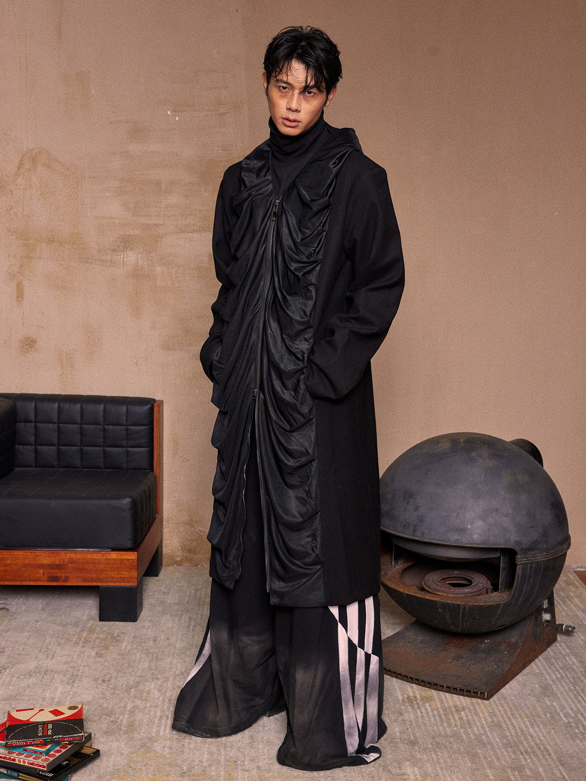 Wrinkled hooded extended windbreaker