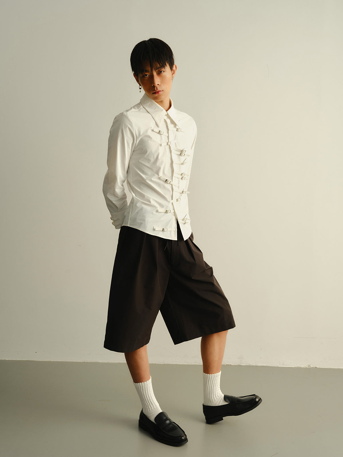 Elastic slim fit 7-inch sleeve shirt