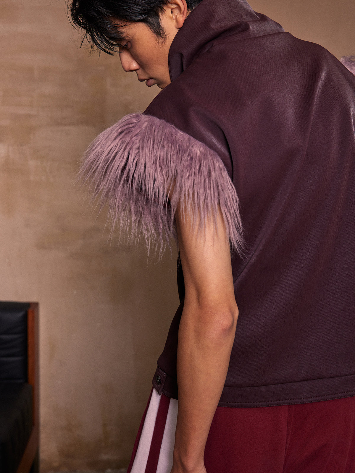 Purple hairy shoulder sleeveless vest