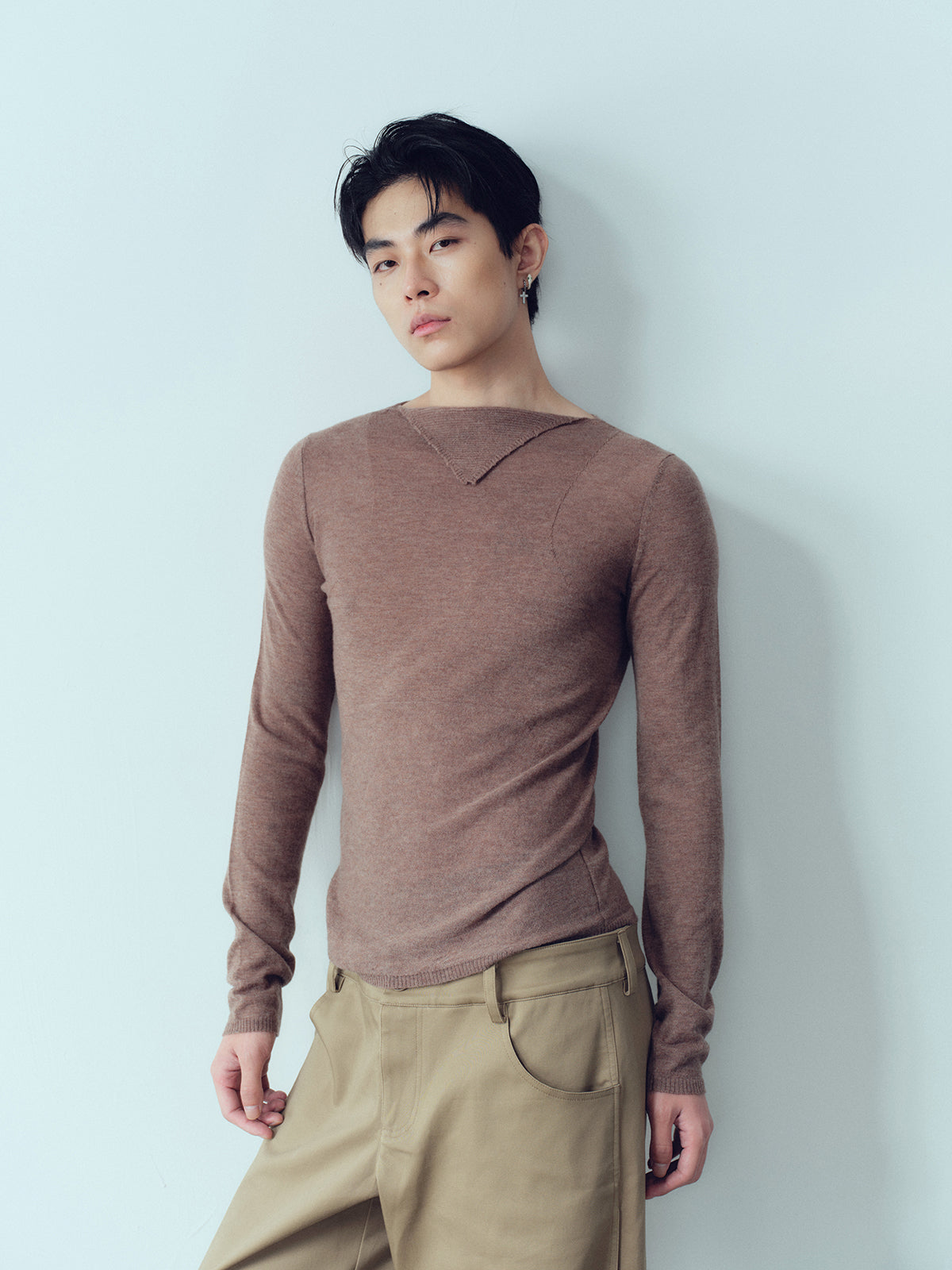 Triangle neck slim fit pure wool two-color top