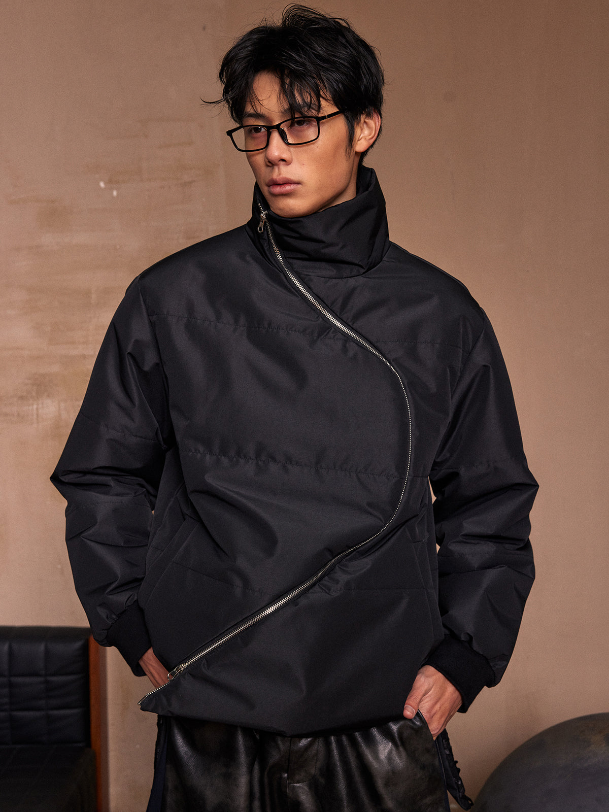 Black S-shaped zipper cotton jacket