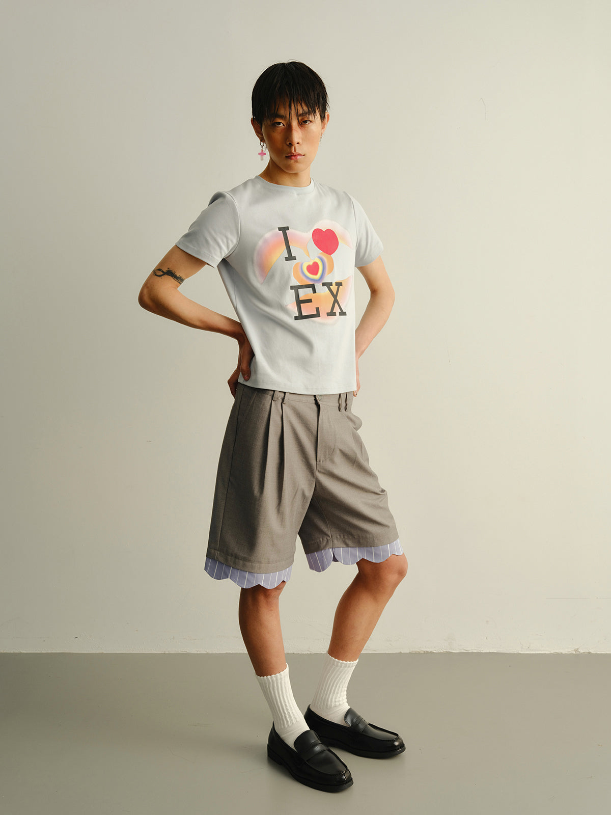 Arrow pants with ruffled edges, suit shorts