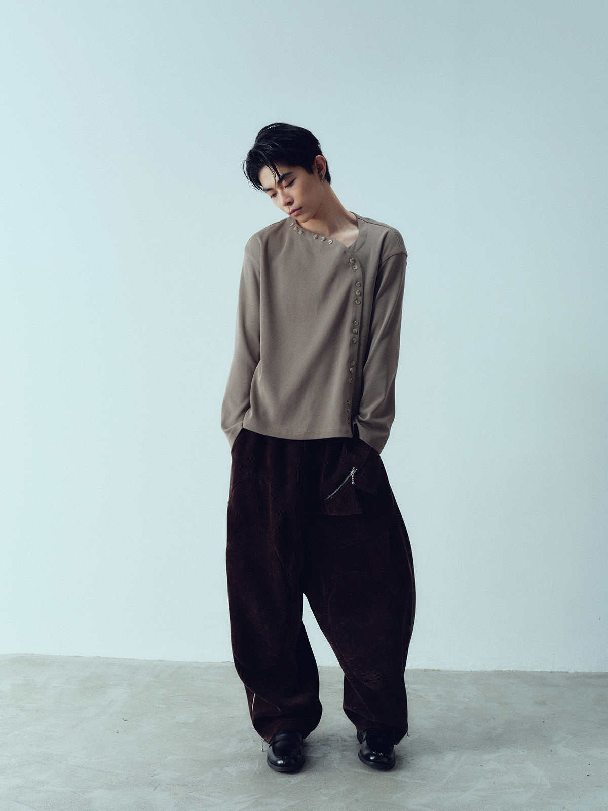 Curved collar slim fit long sleeved knitted top