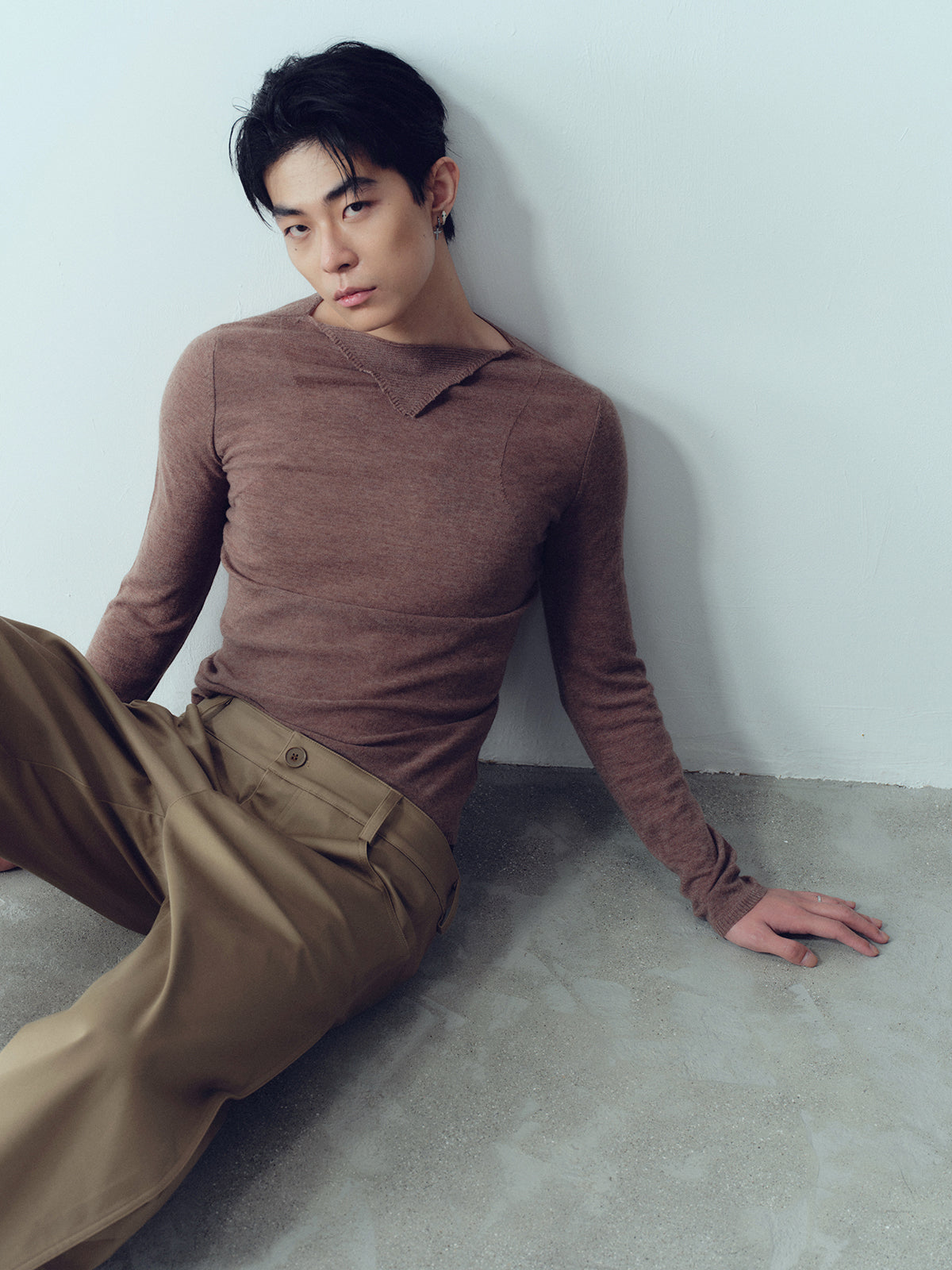 Triangle neck slim fit pure wool two-color top