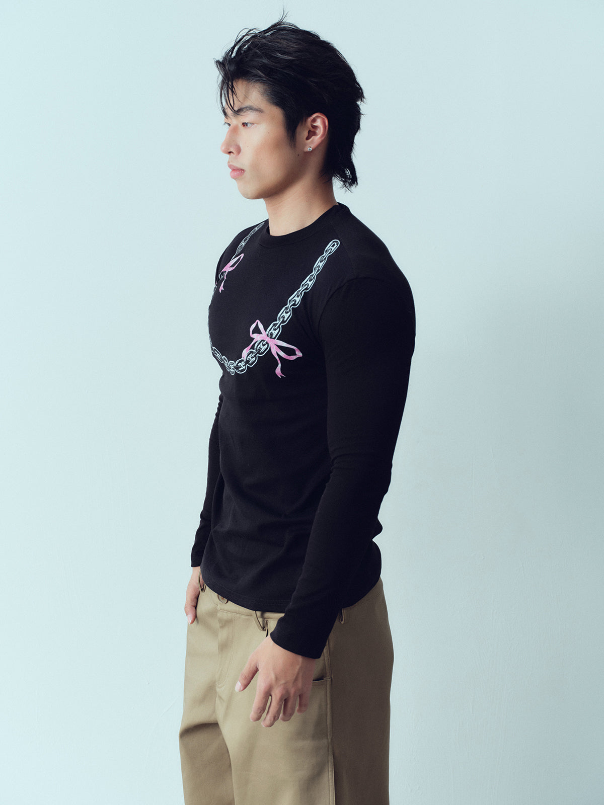 Bow tie iron chain long sleeved T-shirt