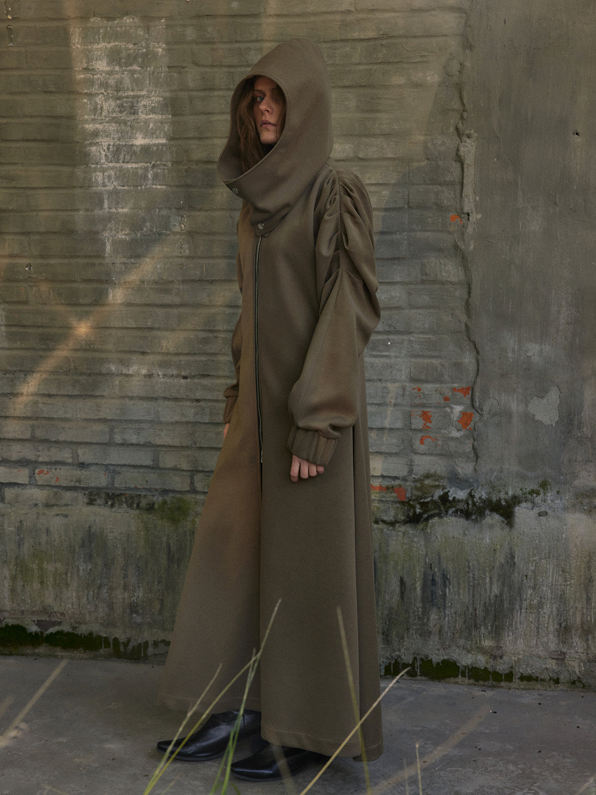 Hooded cloak pleated long windbreaker
