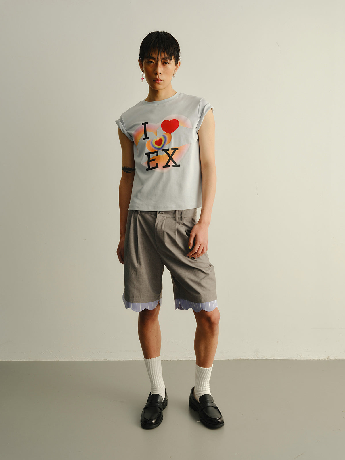 Arrow pants with ruffled edges, suit shorts