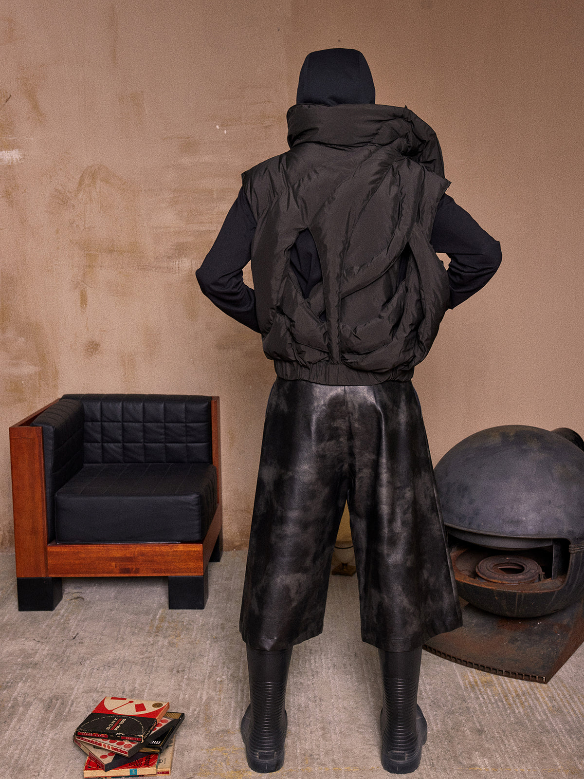 Black spliced leather zipper shorts