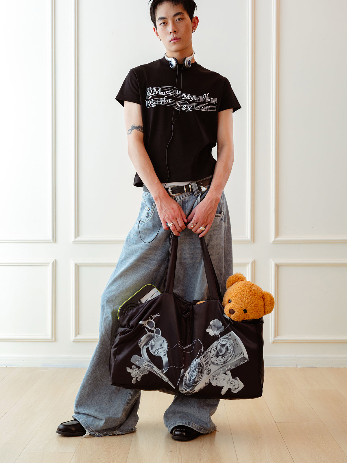 Axis black and white  bag