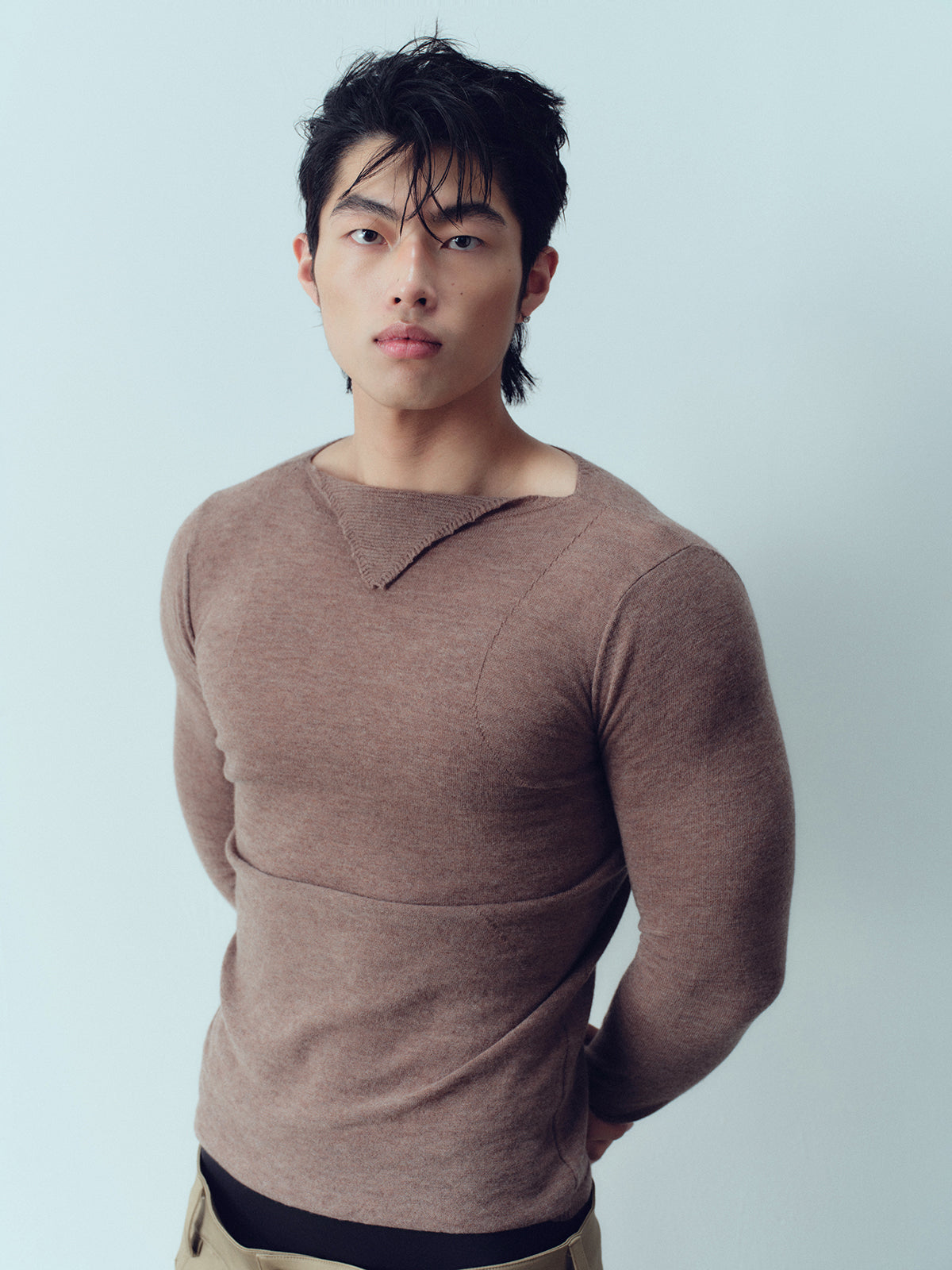 Triangle neck slim fit pure wool two-color top