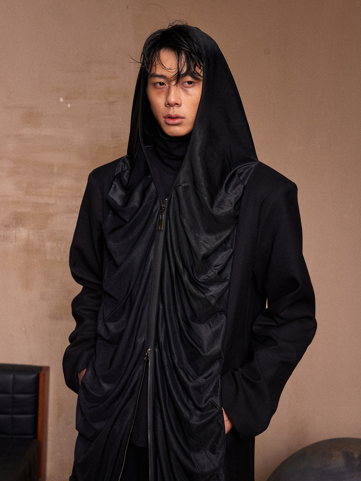 Wrinkled hooded extended windbreaker