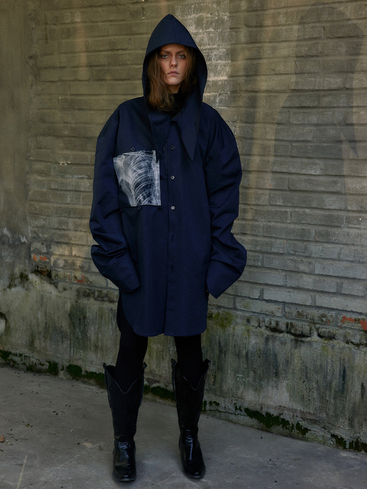 Silhouette hooded scarf shirt