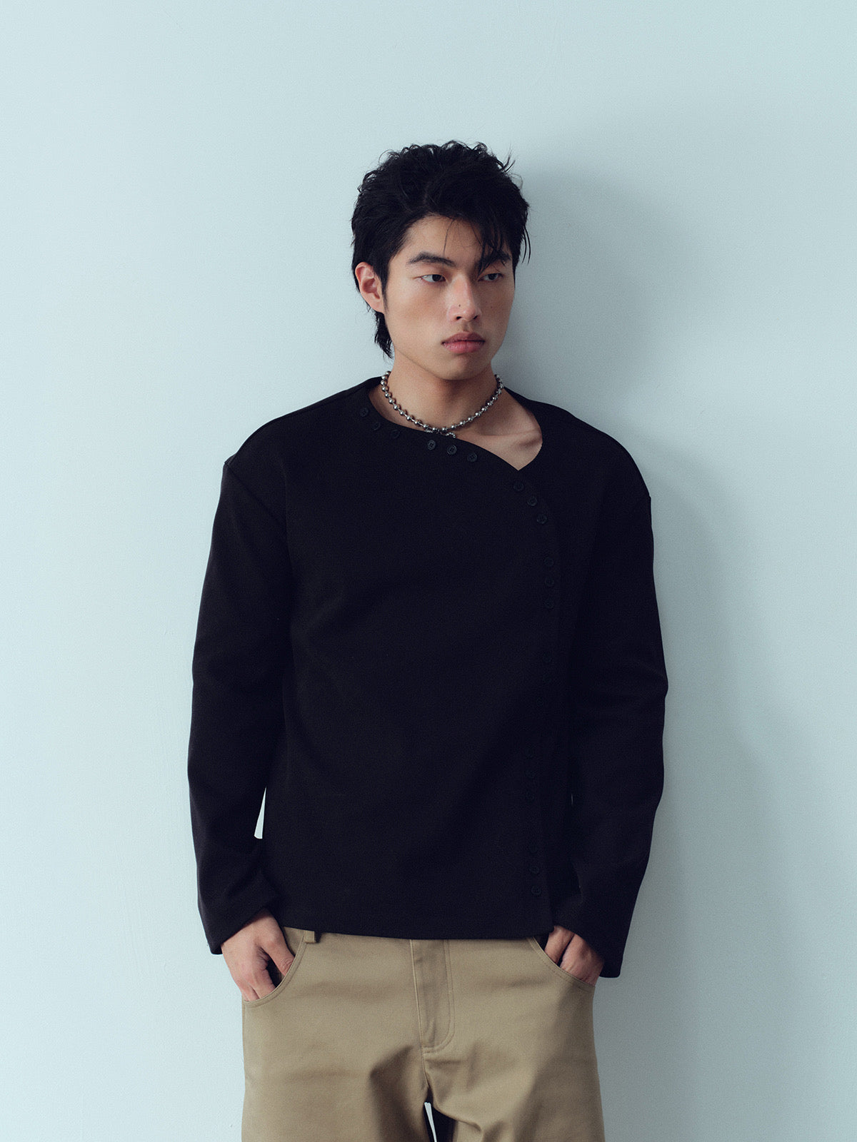 Curved collar slim fit long sleeved knitted top