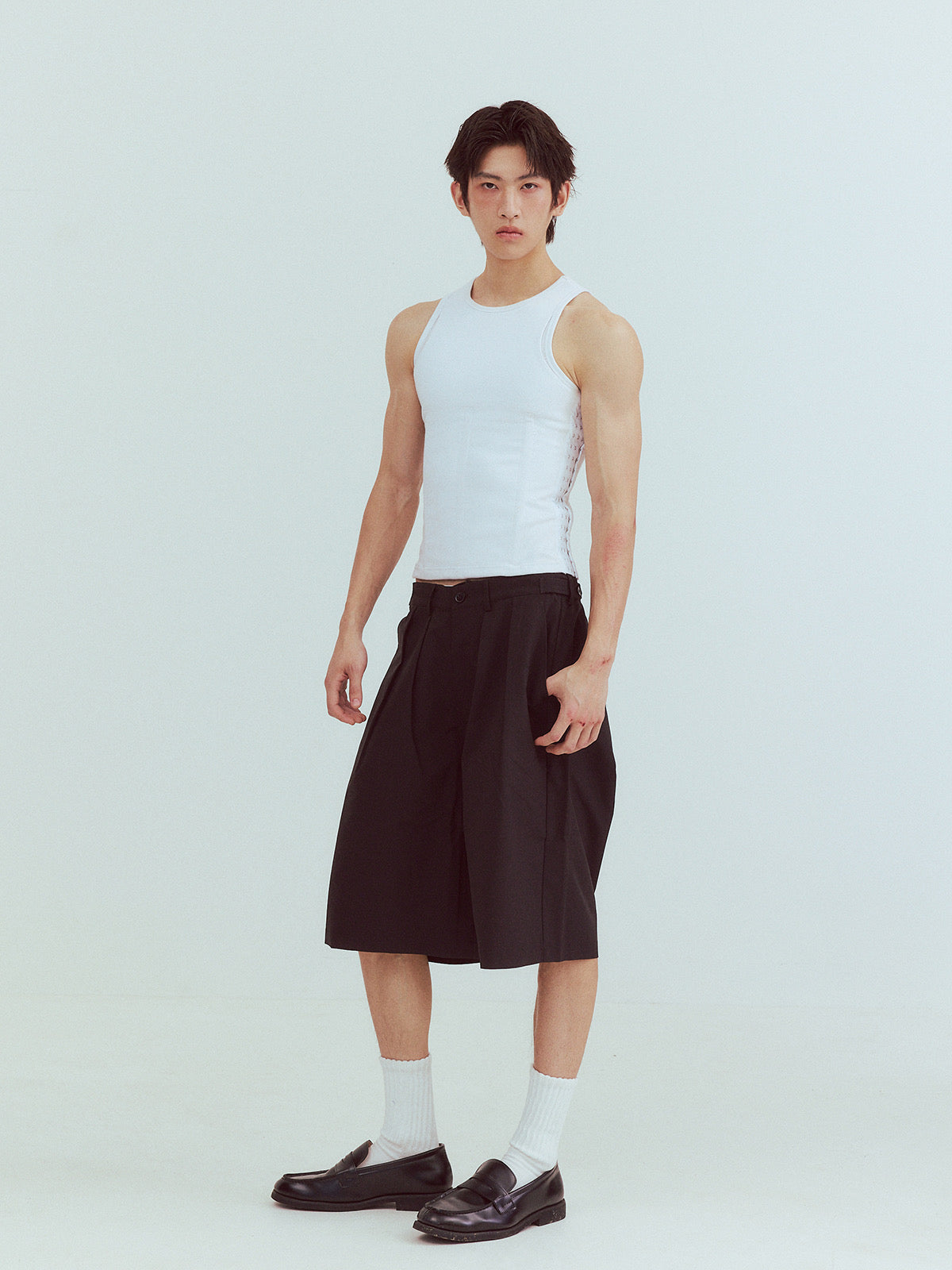 Fishbone-supported fitted vest