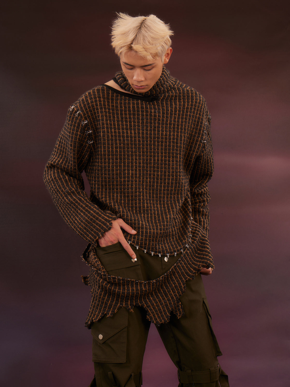 Split edge hook silhouette sweater