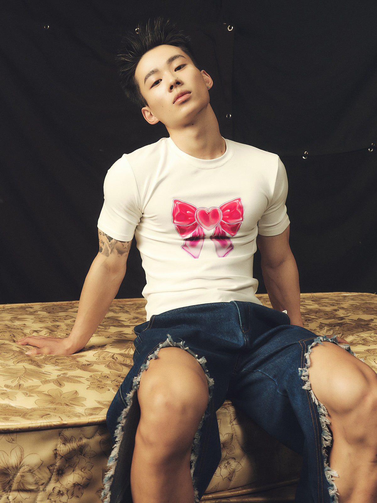 Oversized distressed washed jeans