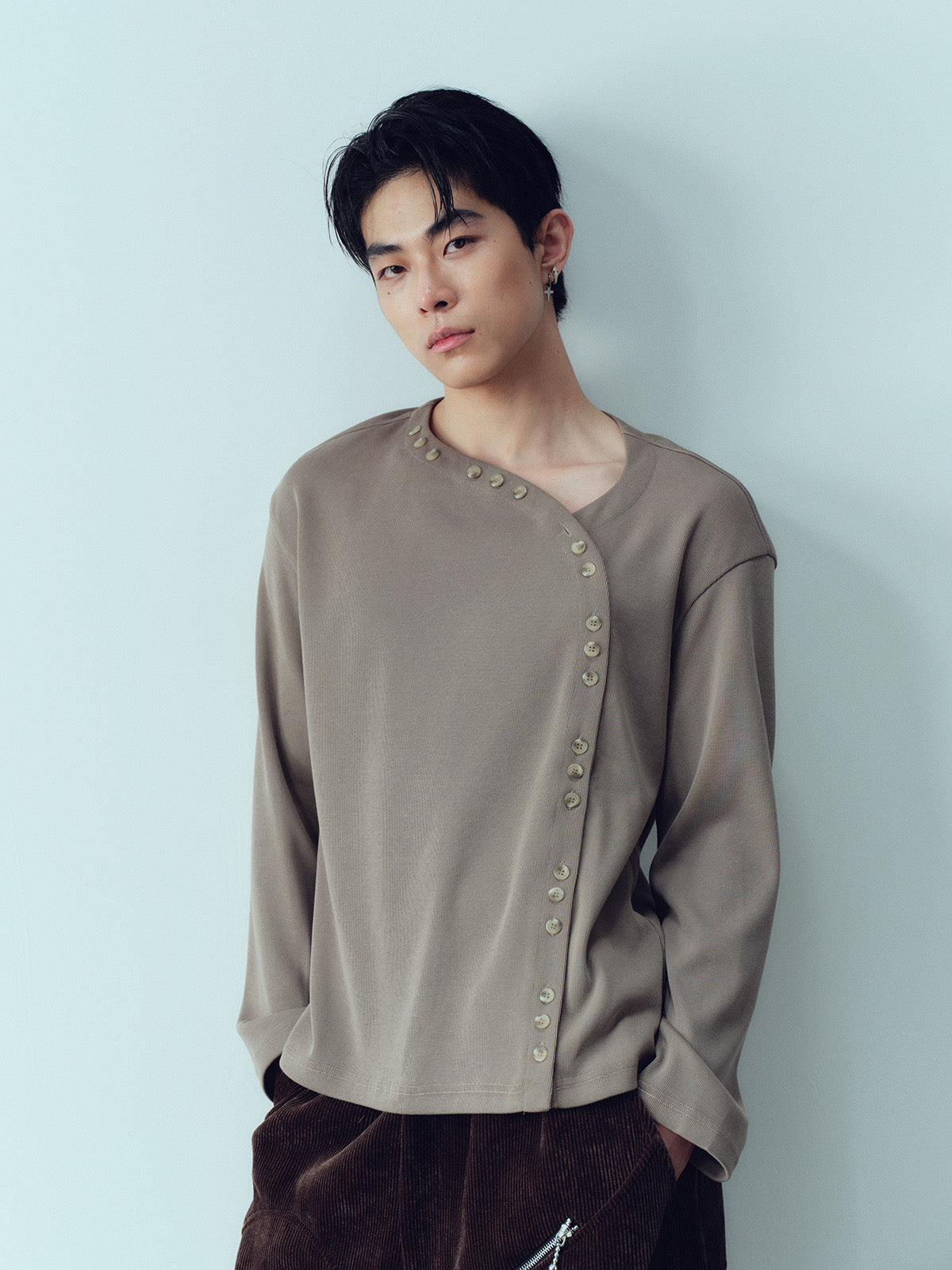 Curved collar slim fit long sleeved knitted top