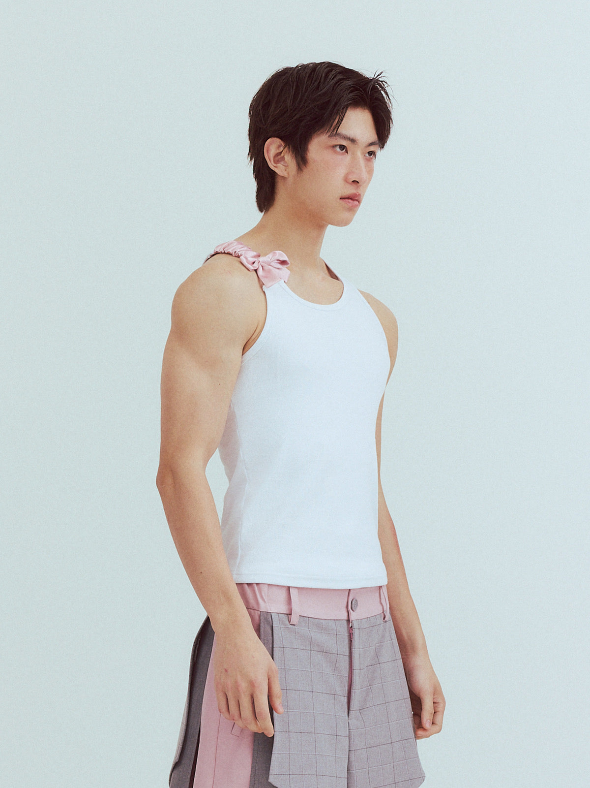 One-sided bow tie-back vest