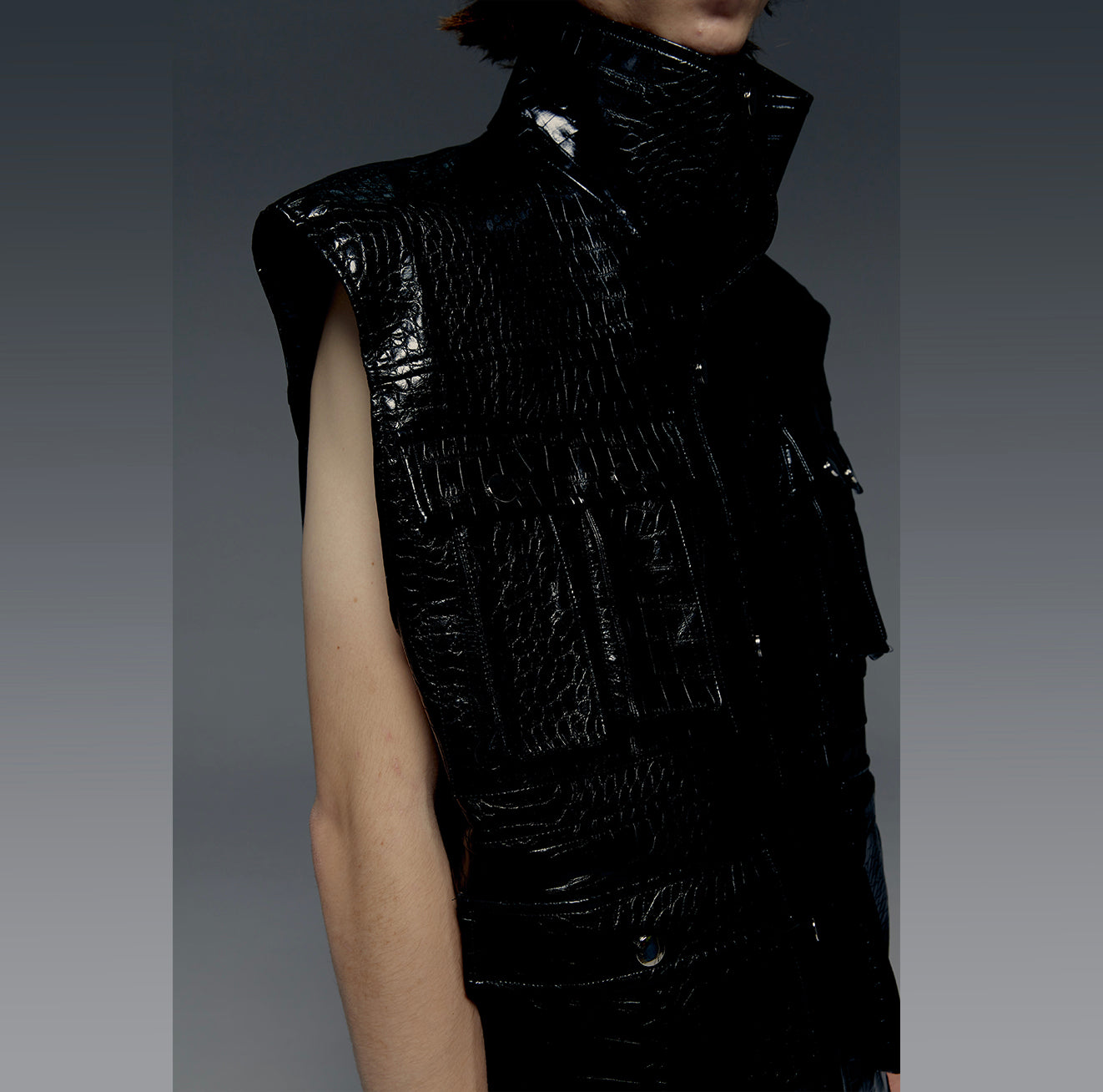 Silhouette wide shoulder vest