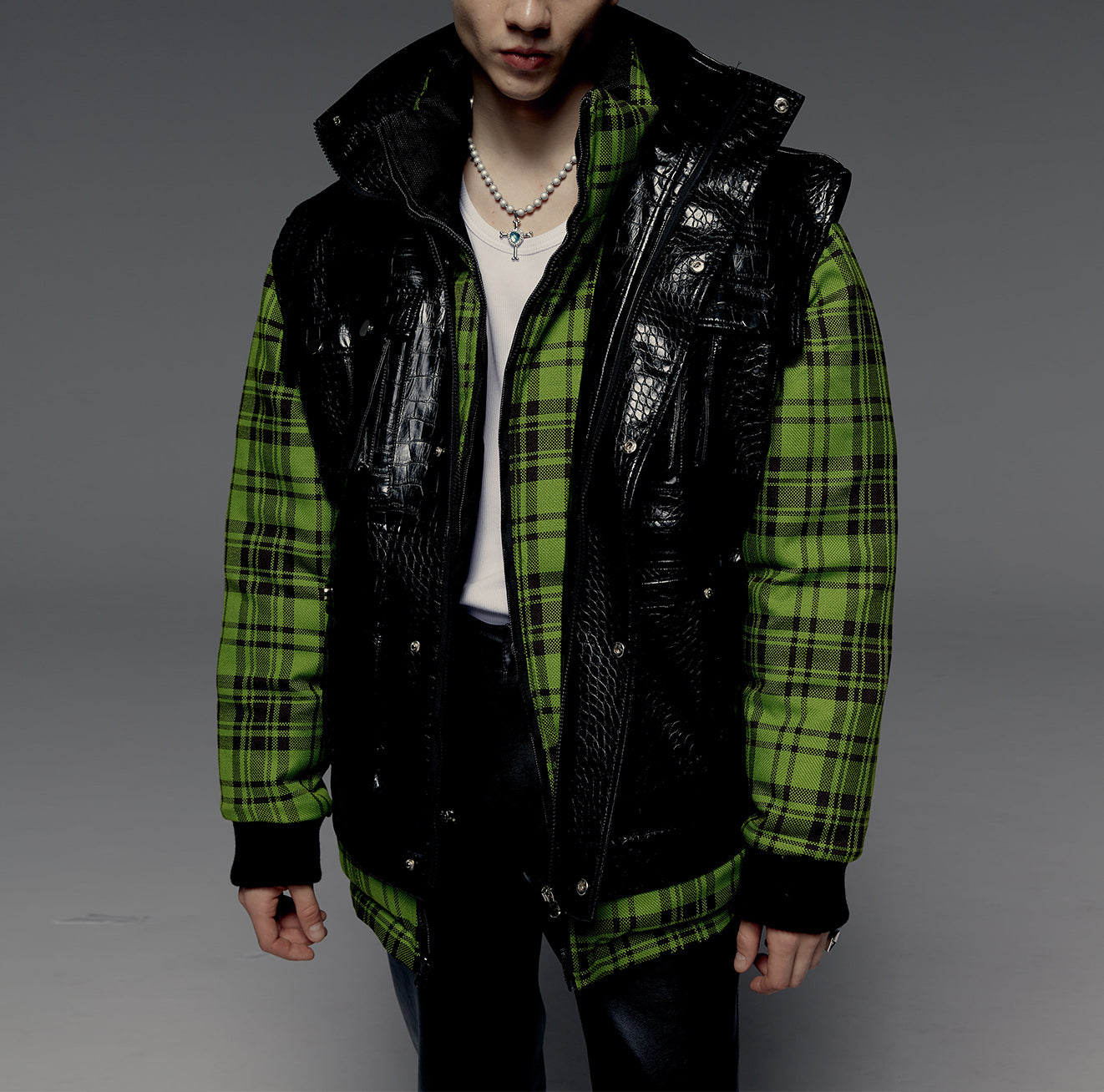 Silhouette wide shoulder vest